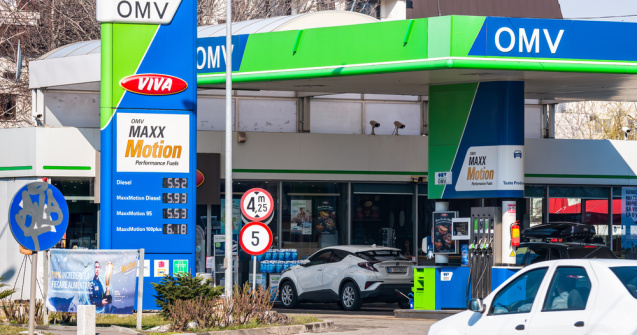 Prețul benzinei a ajuns sub 6 lei litrul. Cât costă astăzi un litru de motorină