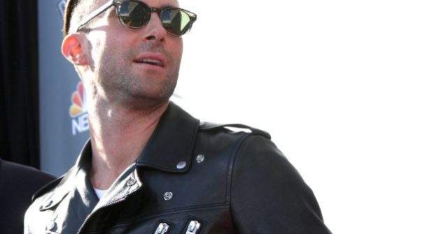 Adam Levine va produce un serial inspirat din viata lui