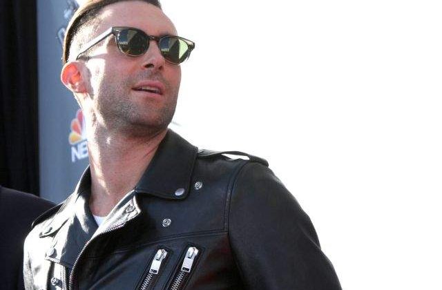 Adam Levine va produce un serial inspirat din viata lui