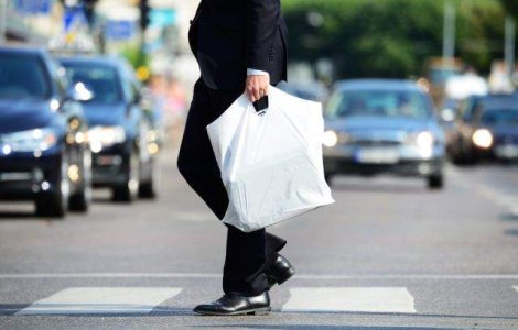 California ar putea deveni primul stat american care interzice pungile de plastic