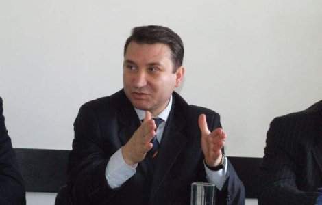 Primarul Bacaului, Romeo Stavarache, arestat la domiciliu