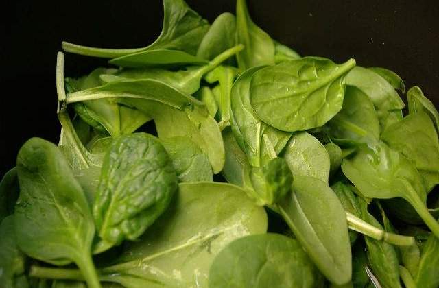 Spanacul, o posibila solutie pentru scaderea poftei de dulce
