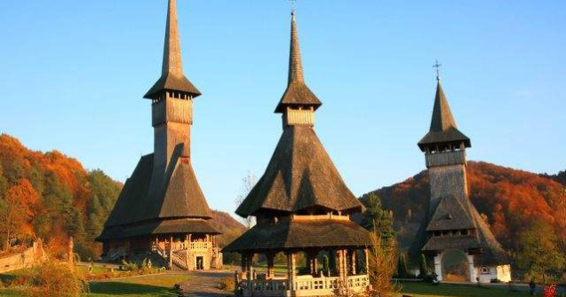  Top   Foto  Turist in Romania: Zece manastiri SUPERBE care merita vizitate