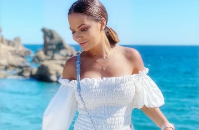 Andreea Antonescu, mesaj pentru cadrele medicale care au ajutat-o să nască. Artista le este recunoscătoare: &bdquo;M-au ținut de m&acirc;nă, la propriu&rdquo;