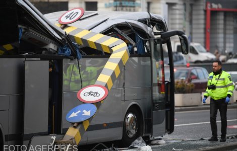 Autocar cu 47 de turiști greci, strivit la Pasajul Unirii. Cum s-a produs accidentul