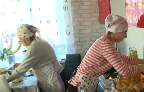 Tradiții și obiceiuri în Ajun de Crăciun: De sute de ani se pregătesc „Scutecele Domnului” în Moldova