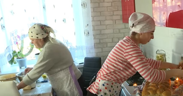 Tradiții și obiceiuri în Ajun de Crăciun: De sute de ani se pregătesc „Scutecele Domnului” în Moldova