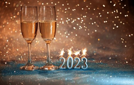 Unde vor putea petrece românii Revelionul și ce artiști le vor cânta