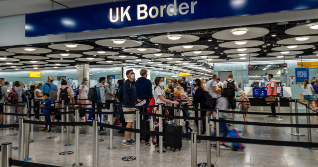 Angajații de la aeroporturile din Marea Britanie au intrat în grevă