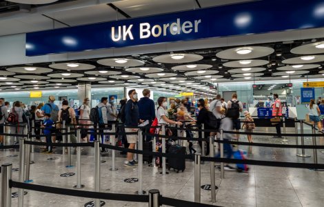 Angajații de la aeroporturile din Marea Britanie au intrat în grevă