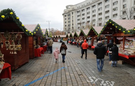 Peste 900.000 de persoane au vizitat Târgul de Crăciun din Piaţa Constituţiei