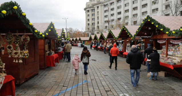 Peste 900.000 de persoane au vizitat Târgul de Crăciun din Piaţa Constituţiei