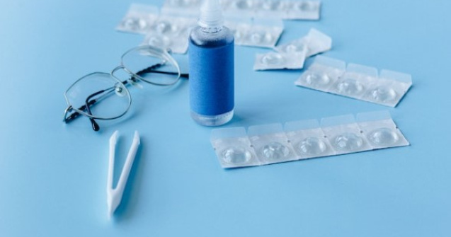 Purtarea corectă a lentilelor de contact: 5 aspecte importante