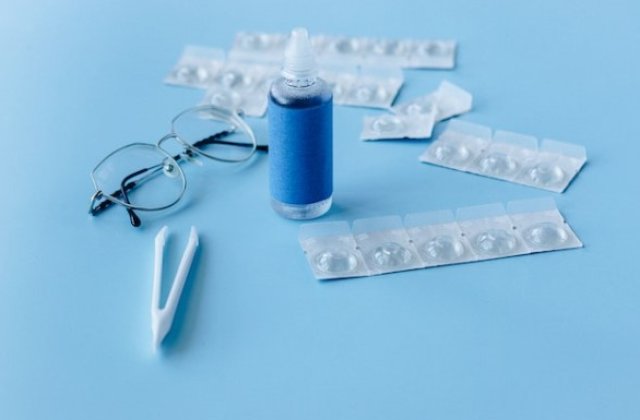 Purtarea corectă a lentilelor de contact: 5 aspecte importante