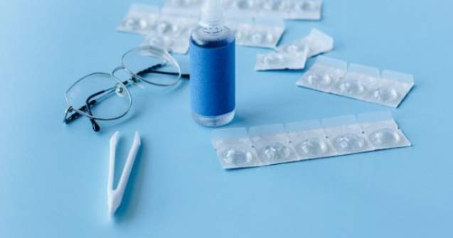 Purtarea corectă a lentilelor de contact: 5 aspecte importante