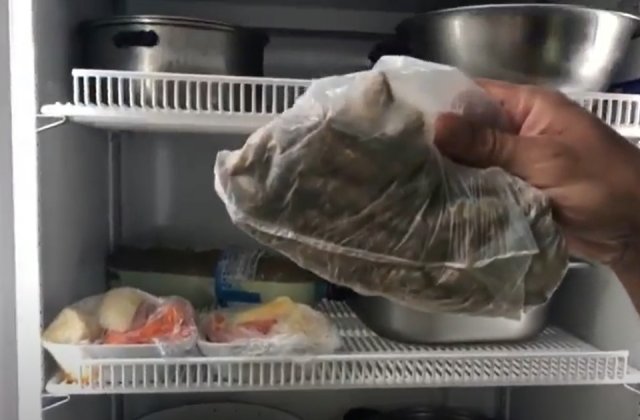 M&acirc;ncare expirată &icirc;n mai multe restaurante din Poiana Brașov, &icirc;nainte de Revelion. ANPC le &icirc;nchide, comercianții contestă decizia