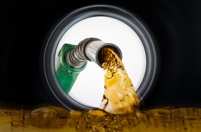 Reducerea de 50 de bani la carburanți dispare. C&acirc;t va costa un plin de benzină sau de motorină de la 1 ianuarie