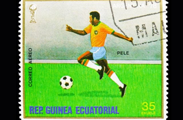 Marele fotbalist Pele a murit la 82 de ani. Sicriul va fi depus la stadionul echipei Santos pentru ca fanii să &icirc;şi ia rămas bun 