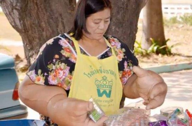 [VIDEO] Femeia cu CELE MAI MARI maini din lume!