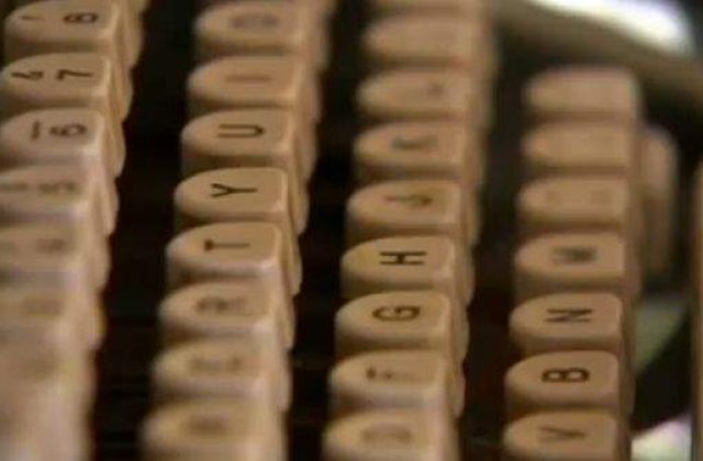 [VIDEO] Cum poti desena cu ajutorul unei masini de scris?