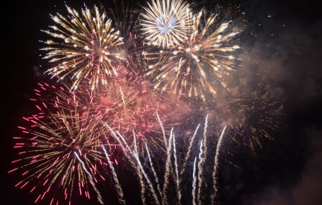 Mai multe persoane au murit sufocate de Revelion încercând să vadă focul de artificii