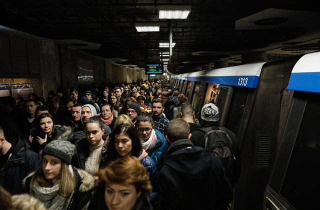 Alarmă falsă cu bombă la stația de metrou Piața Victoriei. Circulația trenurilor de metrou a fost reluată