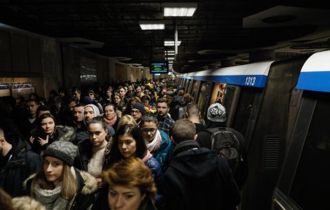 Alarmă falsă cu bombă la stația de metrou Piața Victoriei. Circulația trenurilor de metrou a fost reluată