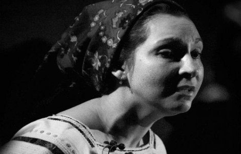 (P) Maria Casandra Hausi, ambasadoare a doinei romanesti, pe scena Roots Revival Romania