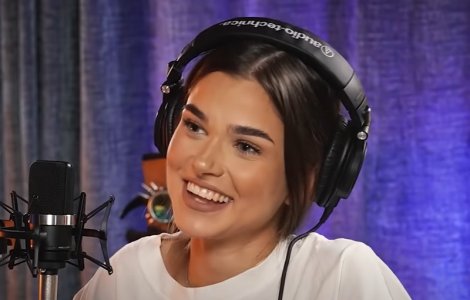 Ce pofte de gravidă are Theo Rose. Artista le-a cerut ajutorul fanilor din mediul online