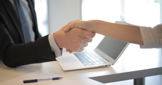 Cum să creezi o primă impresie pozitivă la interviul de angajare