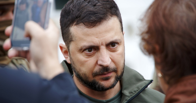 Zelenski: „Forțele ucrainene rămân pe poziții în două orașe-cheie din sudul Ucrainei”