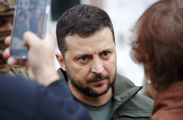 Zelenski: &bdquo;Forțele ucrainene răm&acirc;n pe poziții &icirc;n două orașe-cheie din sudul Ucrainei&rdquo;