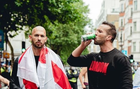 Frații Tate află astăzi dacă vor fi cercetați în libertate. Milionarii neagă acuzațiile