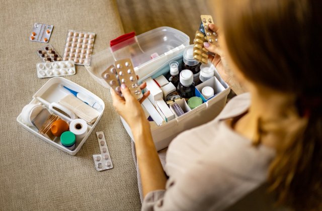 Rom&acirc;nii consumă antibiotice &icirc;n mod exagerat. Medici: &bdquo;&Icirc;n 2050 se pare că nu vom mai avea antibiotice"
