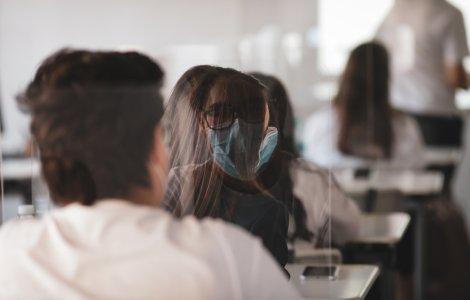 Redeschiderea școlilor în stare de alertă epidemică revoltă profesorii. „Nu avem competențele necesare pentru a pune diagnostic”