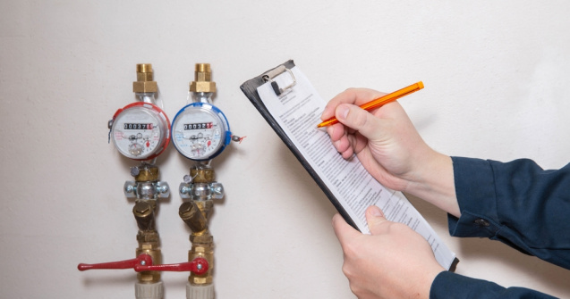 Românii își cer înapoi banii dați pe facturi pentru caloriferele reci