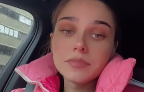 Theo Rose, criticată pentru că le-a cântat manele bolnavilor de cancer. Artista le-a dat replica haterilor: „Puneți mâna și donați”