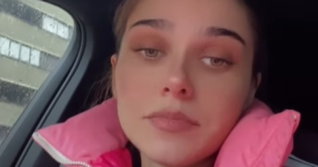 Theo Rose, criticată pentru că le-a cântat manele bolnavilor de cancer. Artista le-a dat replica haterilor: „Puneți mâna și donați”