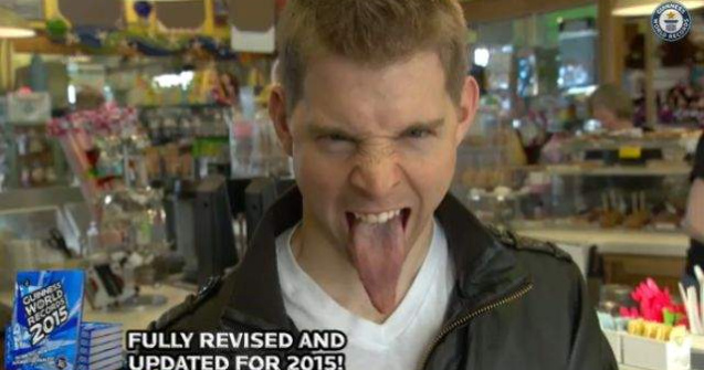  Video  Cum arata omul cu cea mai LUNGA limba din lume?