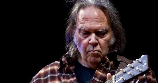 Daryl Hannah si Neil Young au o relatie
