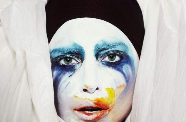 Lady Gaga: Prefer sa fiu grasa decat SUPERFICIALA