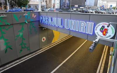 Un camion a rămas blocat în...