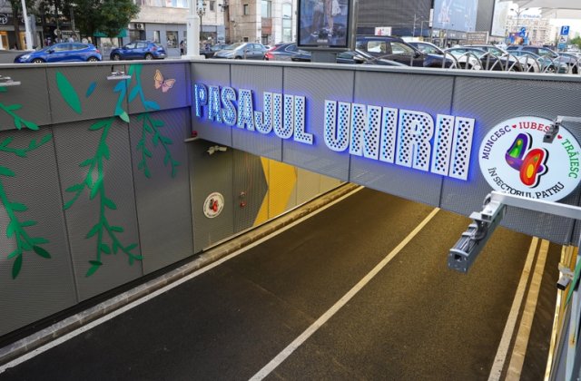 Un camion a rămas blocat &icirc;n Pasajul Unirii din București. Traficul a fost restricționat