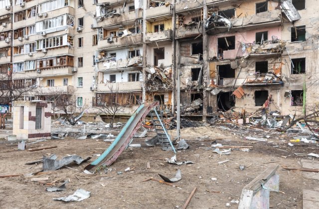 Un elicopter s-a prăbușit l&acirc;ngă o grădiniță din Brovar&icirc;. 16 morți, printre care ministrul de Interne al Ucrainei, adjunctul său și alți oficiali din minister