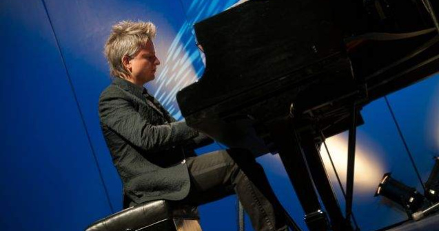  Video  Cel mai rapid pianist din lume va concerta in Romania