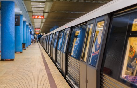 Călătorii de pe Magistrala 1 au rămas blocați în tunel din cauza unei defecțiuni