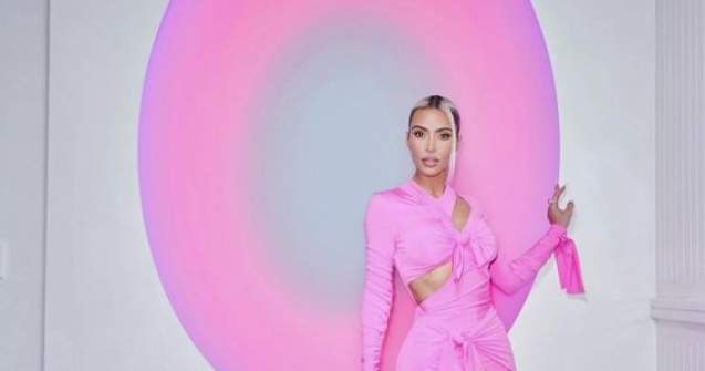 Kim Kardashian, achiziție neașteptată la o licitație. Vedeta a cumpărat un crucifix purtat de prințesa Diana