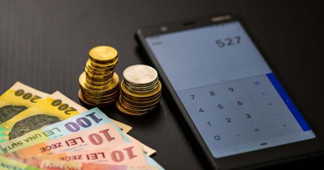 Soluțiile românilor care nu-și mai pot plăti ratele. Expert BNR: Cine s-a împrumutat, să se descurce