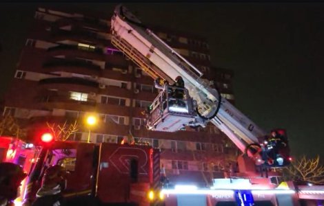 O constanțeancă, reținută de polițiști după ce și-a incendiat apartamentul făcând focul în mijlocul suflageriei