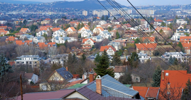 Românii cumpără case ieftine în Ungaria. Cât costă o locuință cu două camere și o curte de 1.500 mp